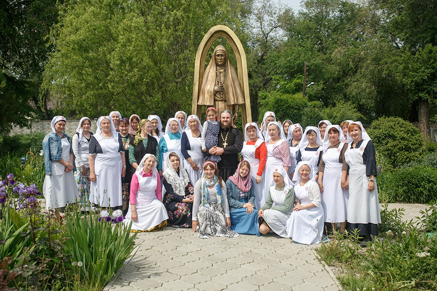 Состоялся чин благословения новых участниц сестричества милосердия имени святых Царственных Страстотерпцев