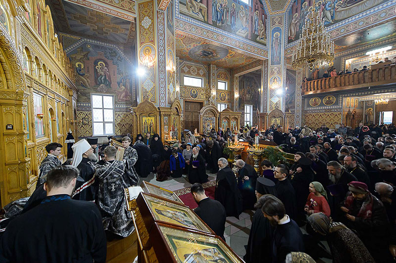 В Иверско-Серафимовском монастыре Алма-Аты митрополит Александр совершил великую вечерню с чином прощения (+ВИДЕО)