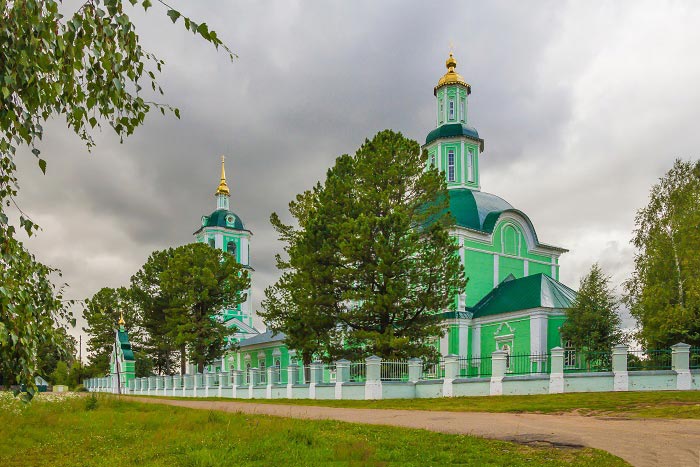 Глава Православной Церкви Казахстана совершил Литургию в Троицком храме села Волкова на Вятской земле, где в 1983 году состоялась его священническая хиротония