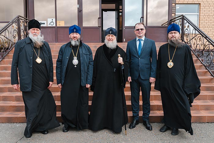 Состоялась встреча митрополита Александра с генеральным консулом Российской Федерации в Уральске А. В. Грубым