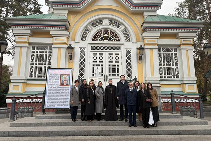 Вознесенский кафедральный собор Алма-Аты посетила делегация мэрии города Санкт-Петербурга