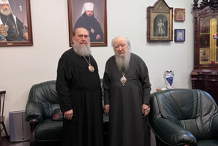 Митрополит Астанайский и Казахстанский Александр поздравил митрополита Ювеналия (Пояркова) с 90-летием со дня рождения