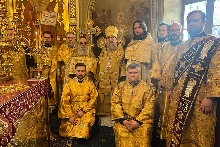On the week of the Last Judgment, Metropolitan Alexander celebrated the Liturgy at the Representative Office of the Kazakhstan Metropolitan District in Moscow
