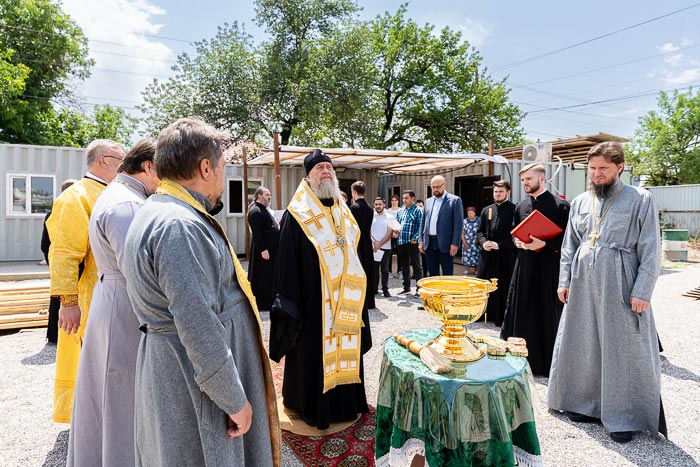 Митрополит Александр совершил молебен на начало строительства Космо-Дамиановского храма в Алма-Ате