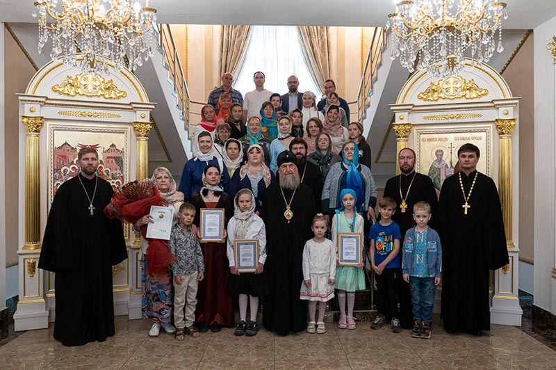 Состоялась встреча митрополита Александра с преподавателями и учащимися воскресных школ казахстанской столицы