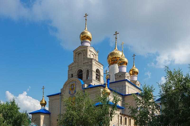 Глава Казахстанского Митрополичьего округа совершил Литургию в Константино-Еленинском соборе Костаная