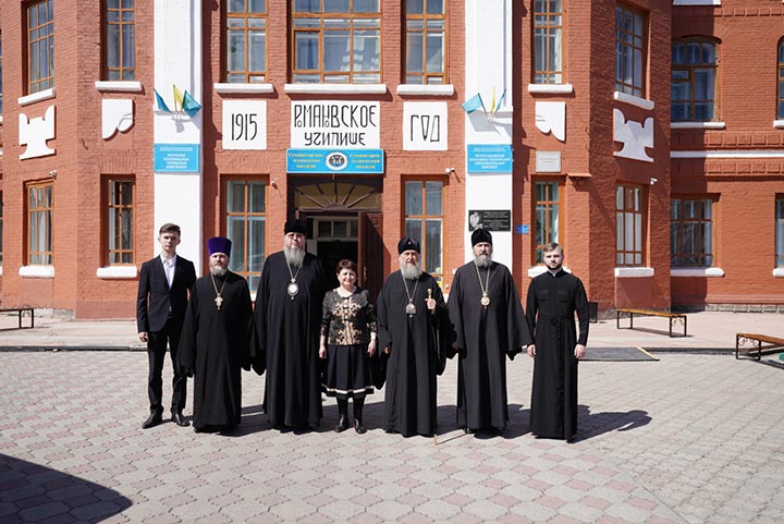 Глава Православной Церкви Казахстана принял участие в праздничных мероприятиях в гуманитарно-техническом колледже города Петропавловска