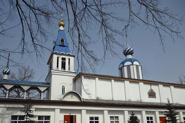 Глава Казахстанского Митрополичьего округа совершил Литургию в Покровском храме города Иссык