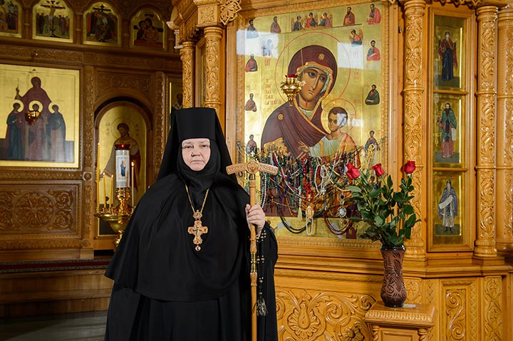 Митрополит Александр поздравил настоятельницу Иверско-Серафимовского монастыря игумению Любовь с 45-летием монашеского пострига