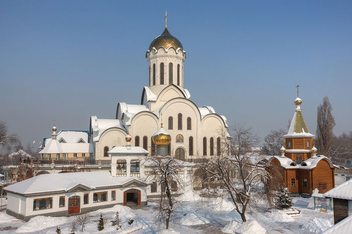В субботу по Рождестве Христовом Глава Православной Церкви Казахстана совершил Литургию в Христорождественском соборе Алма-Аты