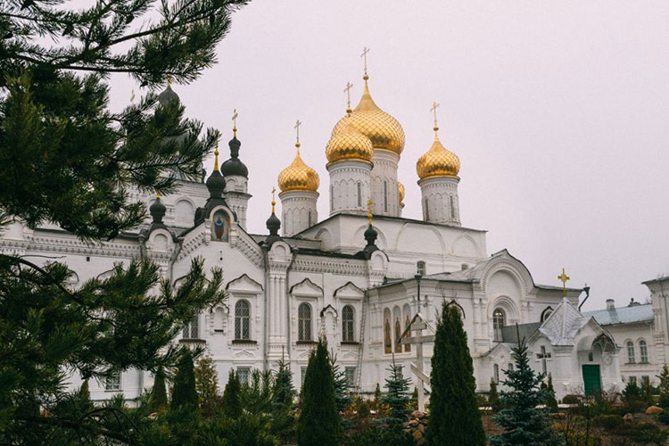 Глава Православной Церкви Казахстана поклонился святыням Костромской митрополии 