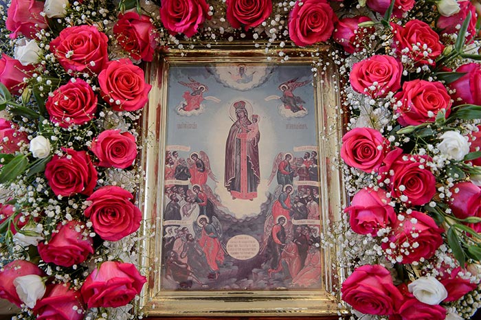 Митрополит Александр возглавил престольный праздник алма-атинского храма в честь иконы Божией Матери «Всех скорбящих Радость»