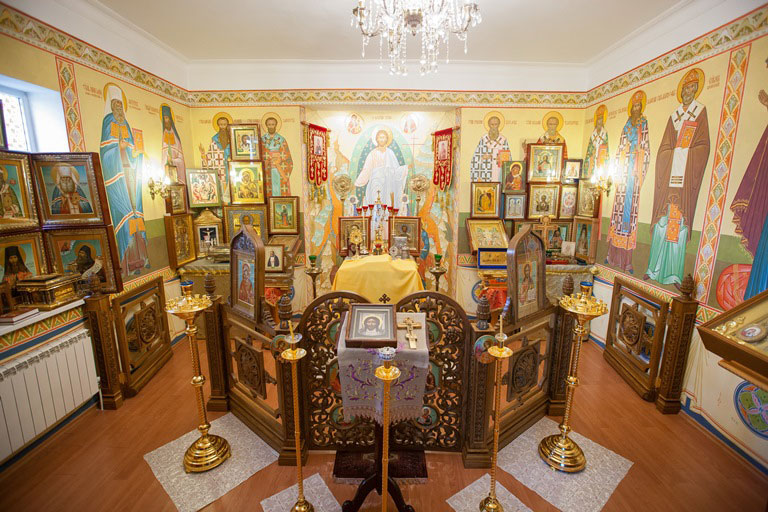 Митрополит Александр совершил Литургию Преждеосвященных Даров в домовом храме митрополичьей резиденции в Алма-Ате