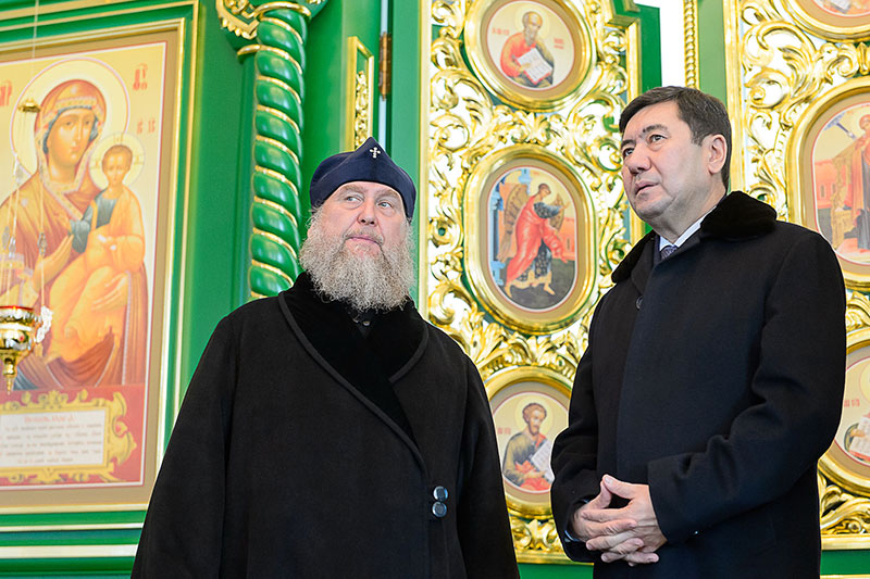 Аким Карагандинской области посетил новоосвященный Троицкий собор Шахтерской столицы