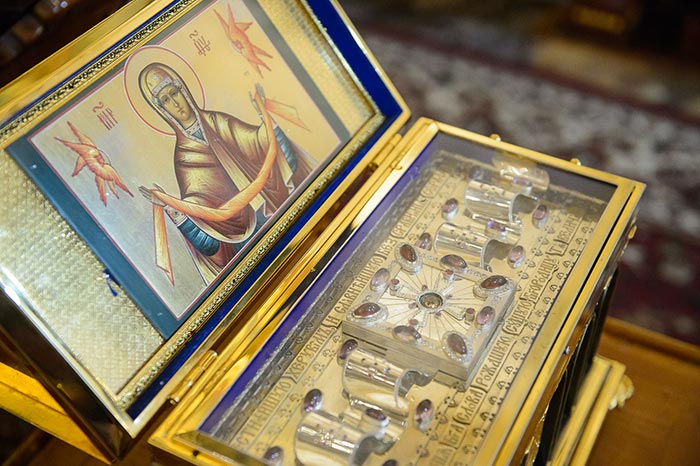 Митрополит Астанайский и Казахстанский Александр освятил ночной Литургией в Вознесенском соборе Алма-Аты начало 2017 года