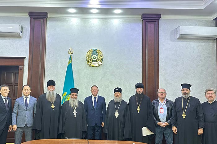 Состоялась встреча митрополита Александра и делегации, сопровождающей мощи святителя Спиридона, с акимом Костанайской области К.И. Аксакаловым