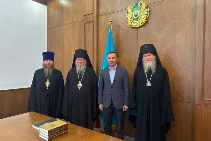 Состоялась встреча архиепископа Карагандинского и Шахтинского Севастиана и архиепископа Сатпаевского Ипатия с акимом области Ұлытау Е.Б. Байкеном