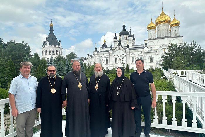 Поклонением святыням Богоявленско-Анастасиина монастыря завершилось паломничество Главы Казахстанского Митрополичьего округа в Костромскую митрополию  