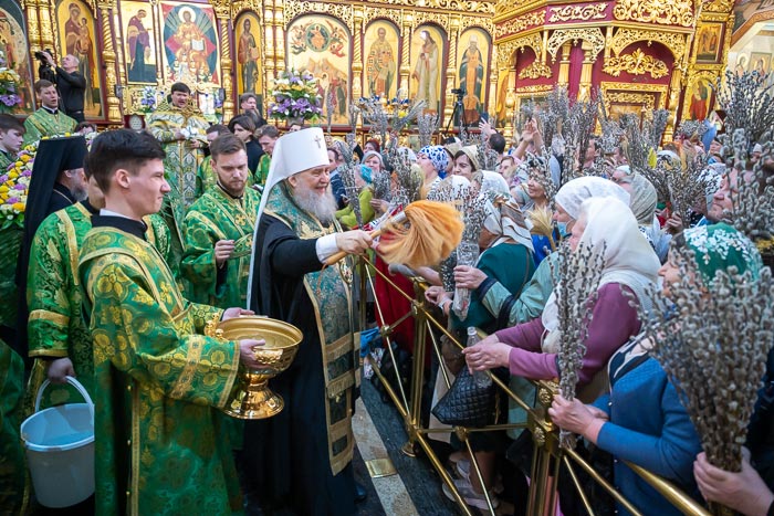 Праздник Входа Господня в Иерусалим. Глава Митрополичьего округа совершил Литургию в Вознесенском кафедральном соборе города Алма-Аты (+ВИДЕО)