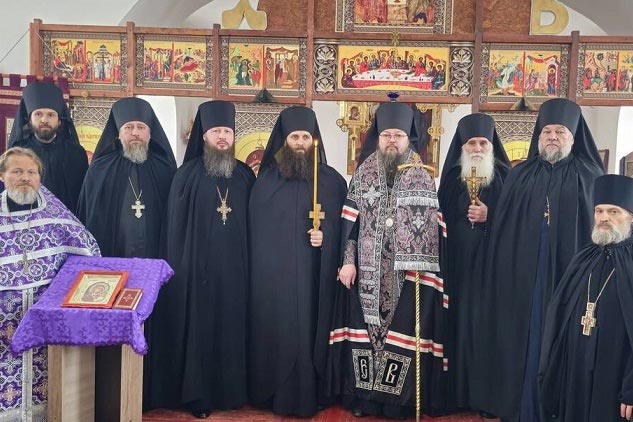 Епископ Вианор совершил монашеский постриг в Троицком храме Никольского монастыря поселка Деркул