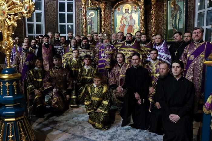 Митрополит Александр совершил великопостную Литургию с участием всего духовенства Астанайской епархии