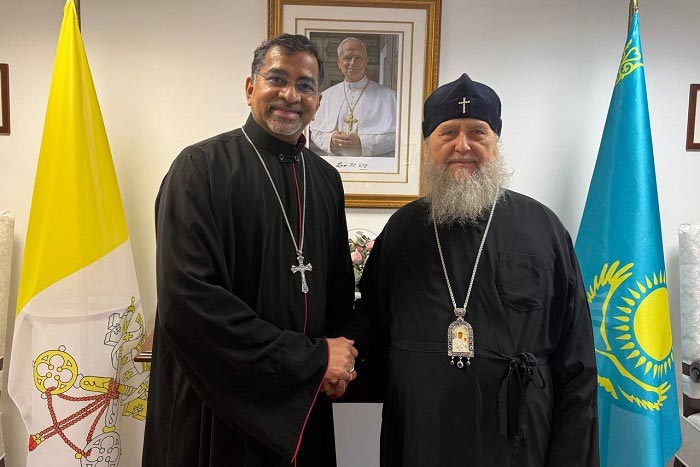 Глава Митрополичьего округа встретился с послом Ватикана архиепископом Джорджем Панамтхундилом