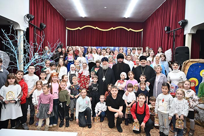 Глава Митрополичьего округа посетил Рождественский концерт в Костанае