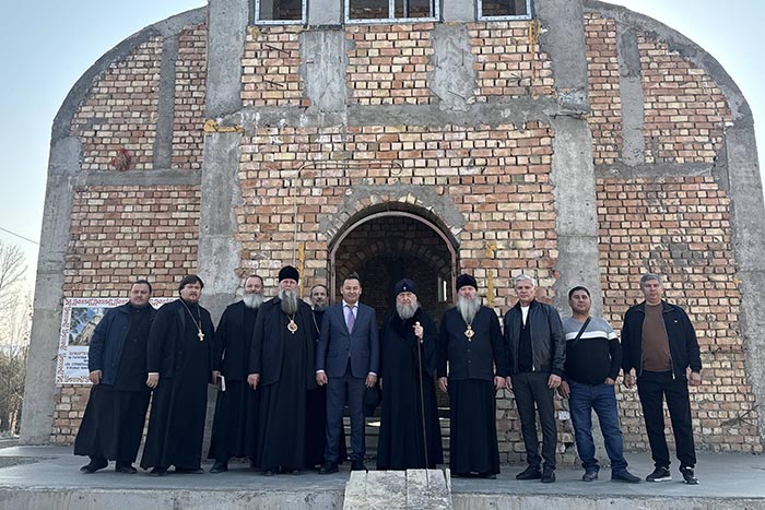 Глава Митрополичьего округа посетил строящийся храм-памятник в честь новомучеников Чимкентских, убиенных в Лисьей балке