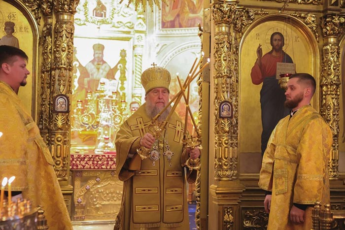 День памяти великомученика Артемия и новомучеников Карагандинских. Митрополит Александр совершил Литургию в храме Представительства Митрополичьего округа в Москве