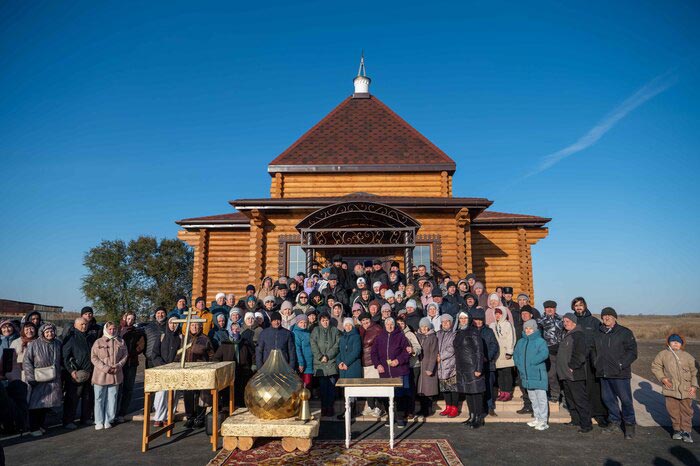 Митрополит Астанайский и Казахстанский Александр совершил освящение креста и купола строящегося Никольского храма в селе Владимировка