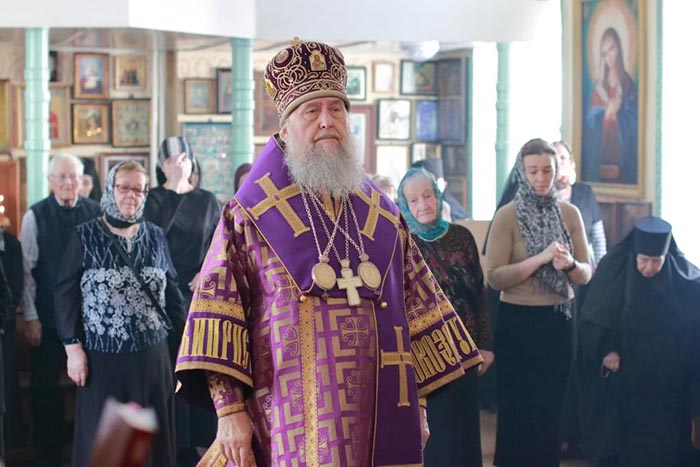 Глава Митрополичьего округа совершил великопостную Литургию в Александро-Невском храме Астаны