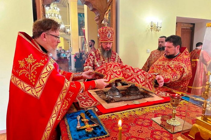 Архиепископ Усть-Каменогорский Амфилохий возглавил торжества по случаю престольного праздника в Никольском храме города Риддера