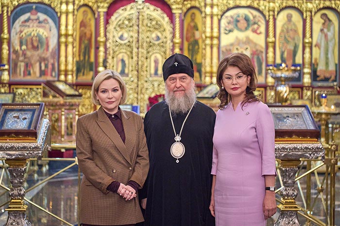 Министры культуры Казахстана и России посетили Вознесенский кафедральный собор города Алма-Аты