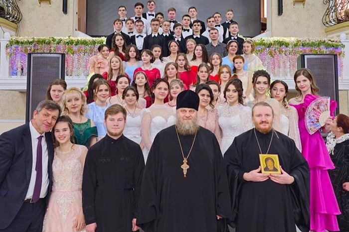 В Чимкентской епархии состоялся Сретенский бал, приуроченный к Дню православной молодежи
