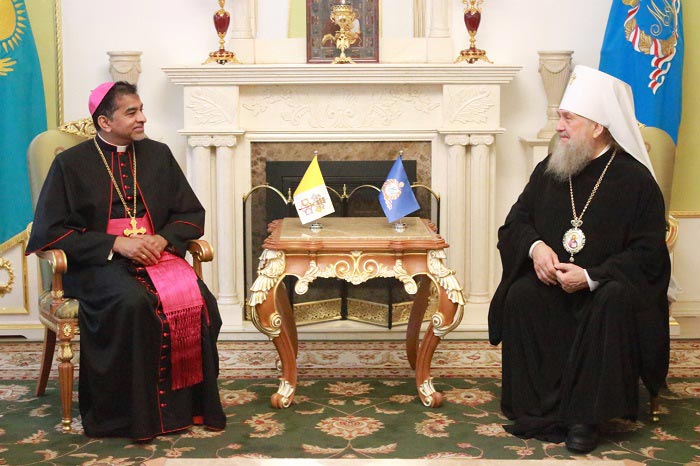 Глава Православной Церкви Казахстана встретился с новоназначенным послом Ватикана архиепископом Джорджем Джорджем Панамтхундилом