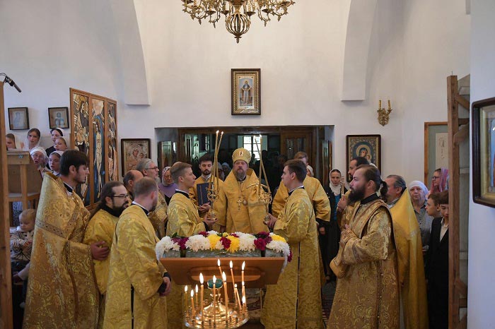 Епископ Каскеленский Геннадий возглавил престольный праздник Иоанно-Богословского храма Южной столицы