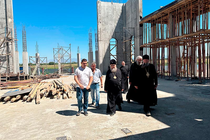 Глава Православной Церкви Казахстана посетил строящийся Богородице-Рождественский кафедральный собор Талдыкоргана и провел рабочее совещание