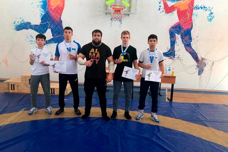Воспитанники спортивного клуба «Невский» завоевали 9 медалей на детском турнире по вольной борьбе
