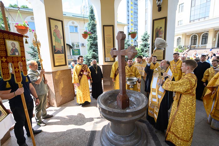Глава Казахстанского Митрополичьего округа совершил освящение отреставрированной водосвятной часовни Иверско-Серафимовского монастыря Алма-Аты