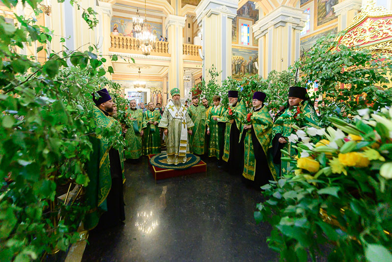В канун праздника Пресвятой Троицы Глава Казахстанского Митрополичьего округа совершил всенощное бдение в главном храме Алма-Аты 