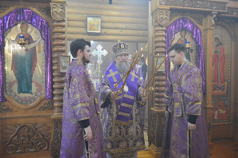 Митрополит Александр совершил Литургию Преждеосвященных Даров в Покровском монастыре города Уральска