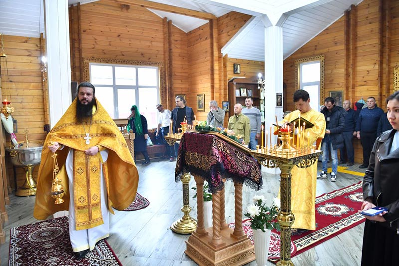 В Никольском храме села Октябрьское Костанайской епархии начались регулярные богослужения