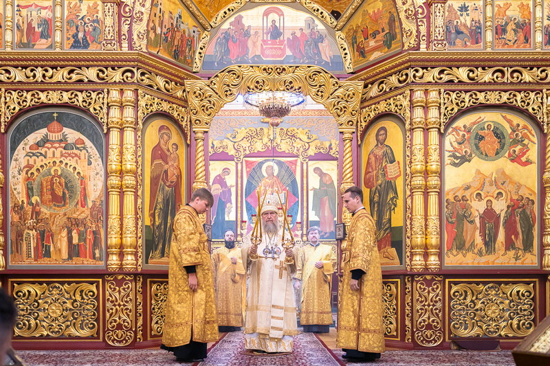 В праздник Усекновения главы Предтечи Господня Иоанна митрополит Александр совершил Литургию в Вознесенском соборе Алма-Аты