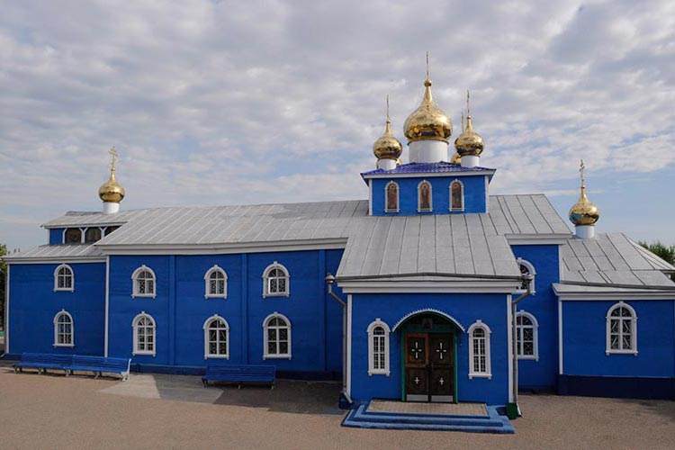 Глава Казахстанского Митрополичьего округа посетил Михаило-Архангельский собор Караганды