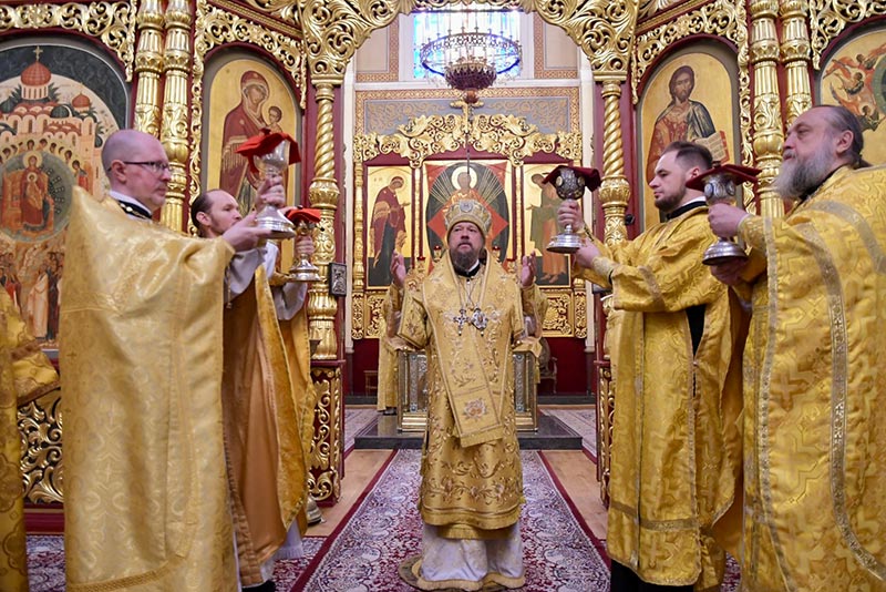 Служение викариев Астанайской епархии в день памяти первоверховных апостолов Петра и Павла
