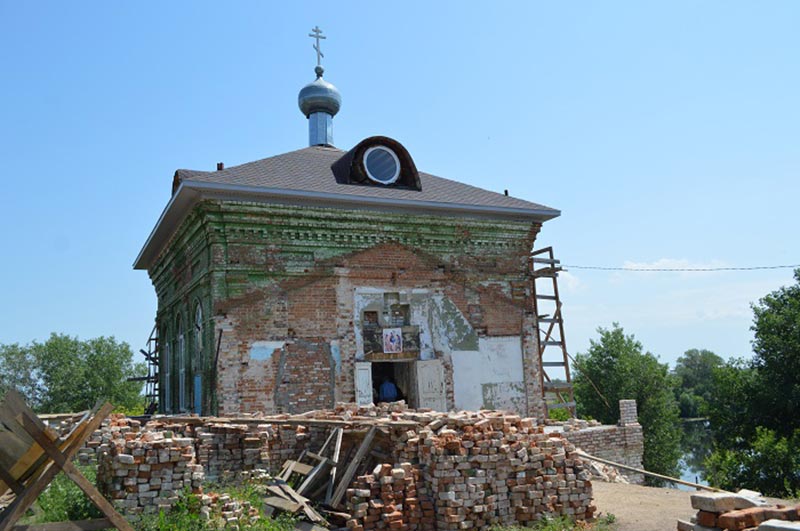 Митрополит Александр ознакомился с ходом восстановления комплекса Никольского монастыря в поселке Деркул