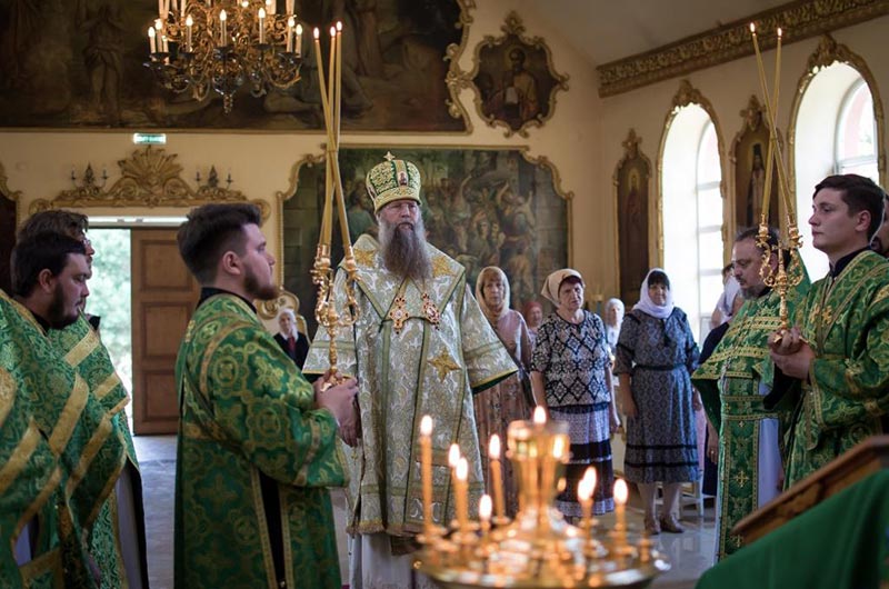 Епископ Талдыкорганский Клавдиан совершил Божественную Литургию в Иоанно-Богословском храме в города Талдыкоргана