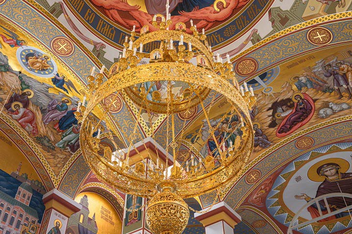 Митрополит Александр провел совещание по завершению росписи новопостроенного Александро-Невского храма Алма-Аты