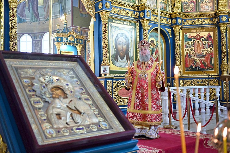В неделю о расслабленном митрополит Александр совершил Литургию в главном храме Православной Церкви Казахстана