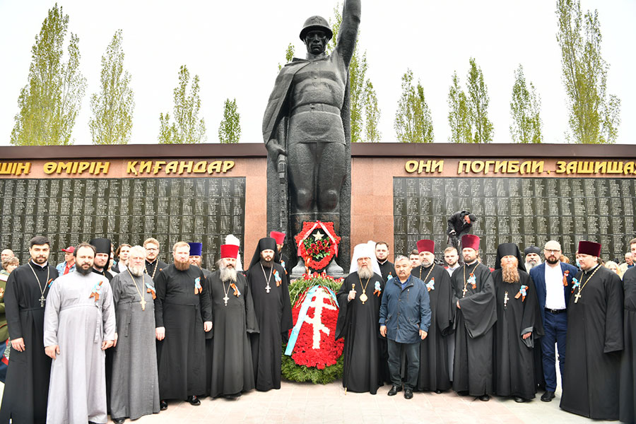 Глава Казахстанского Митрополичьего округа возложил венок к мемориалу «Погибшим в годы Великой Отечественной войны»